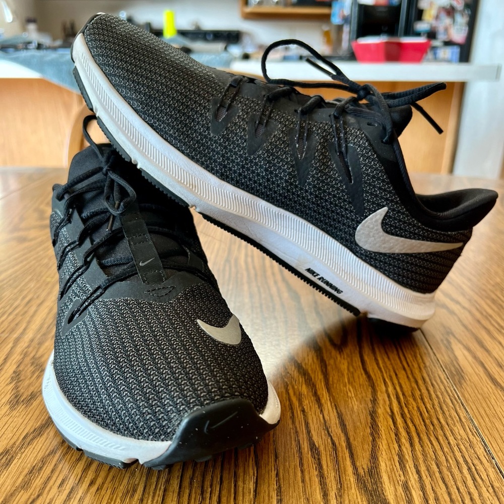 Nike Swift Running Shoes black/white Sz 7.5